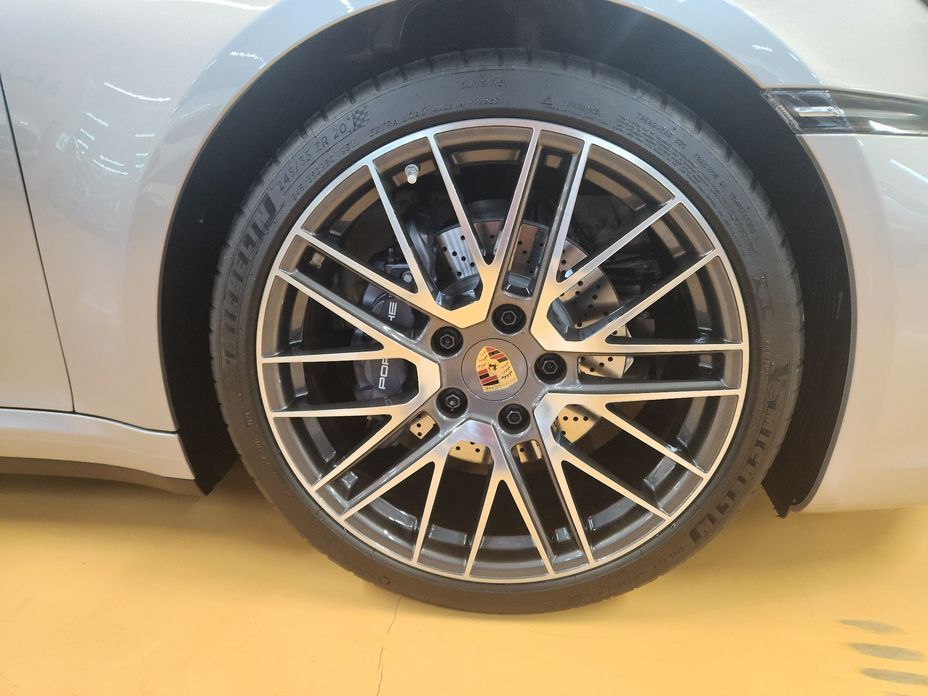Porsche 911 Carrera 4 Cabriolet, 2024