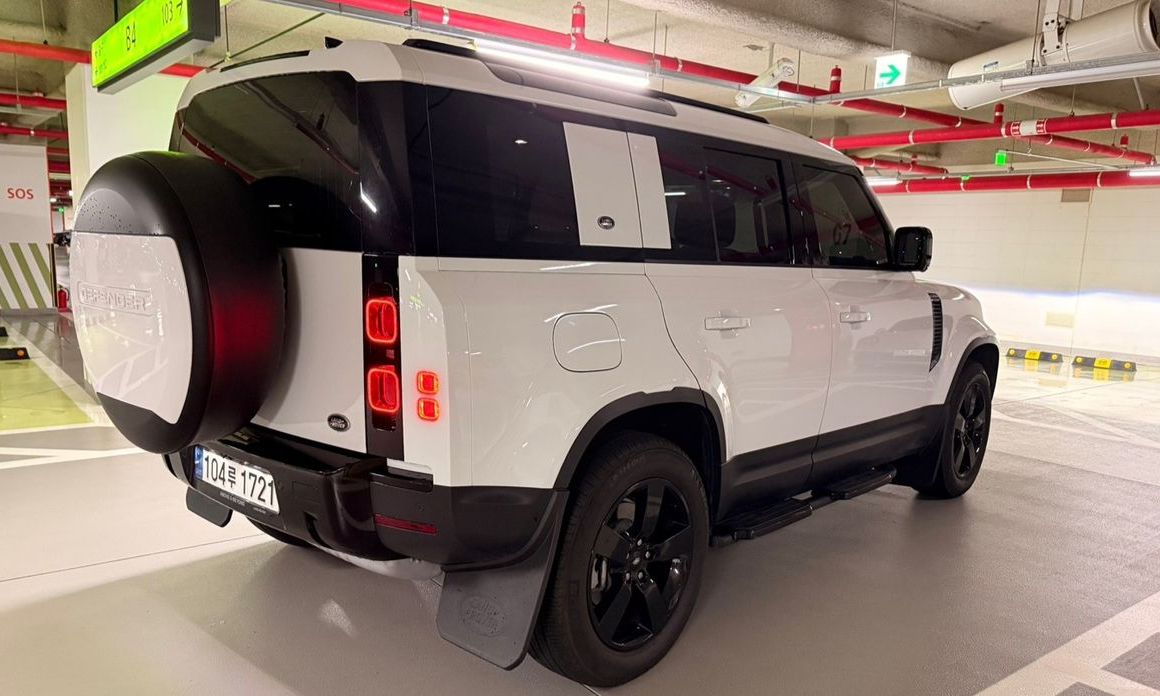 Land Rover Defender 110 D300 HSE, 2023