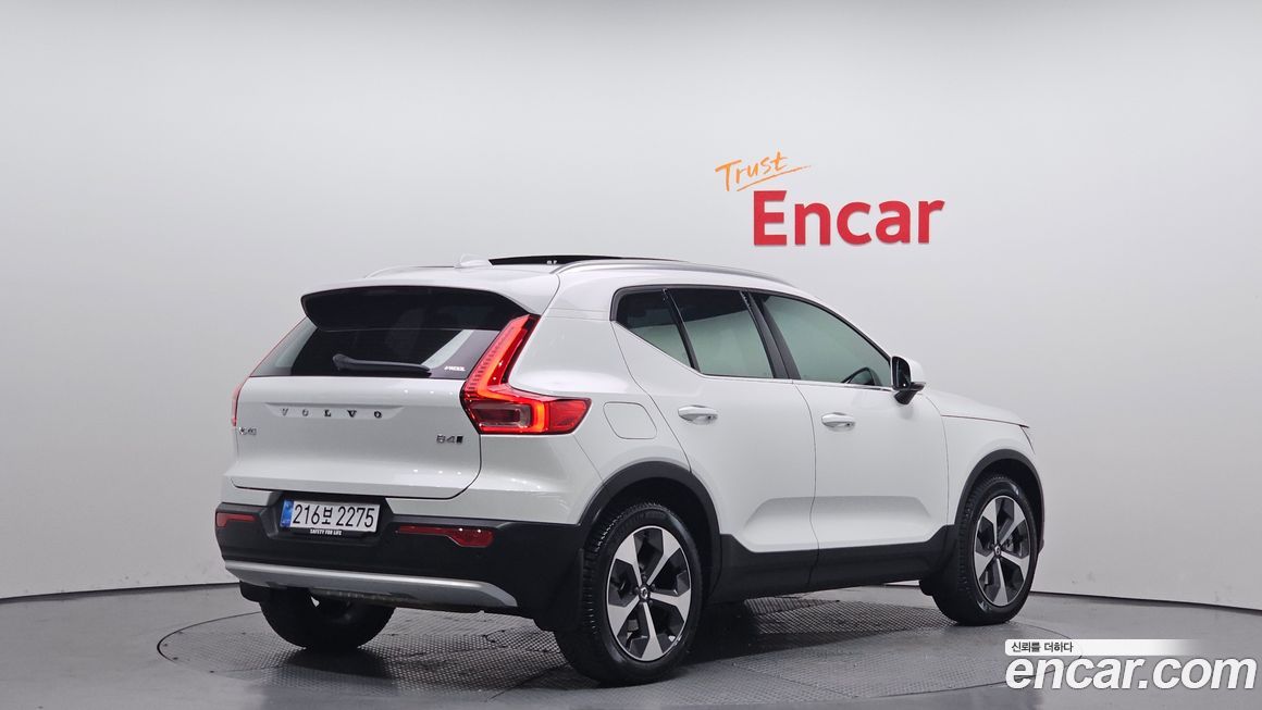 Volvo XC40 B4 Ultra Bright, 2025