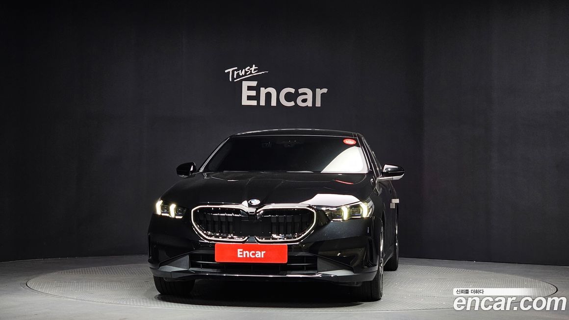 BMW 5-Series 530i xDrive, 2024