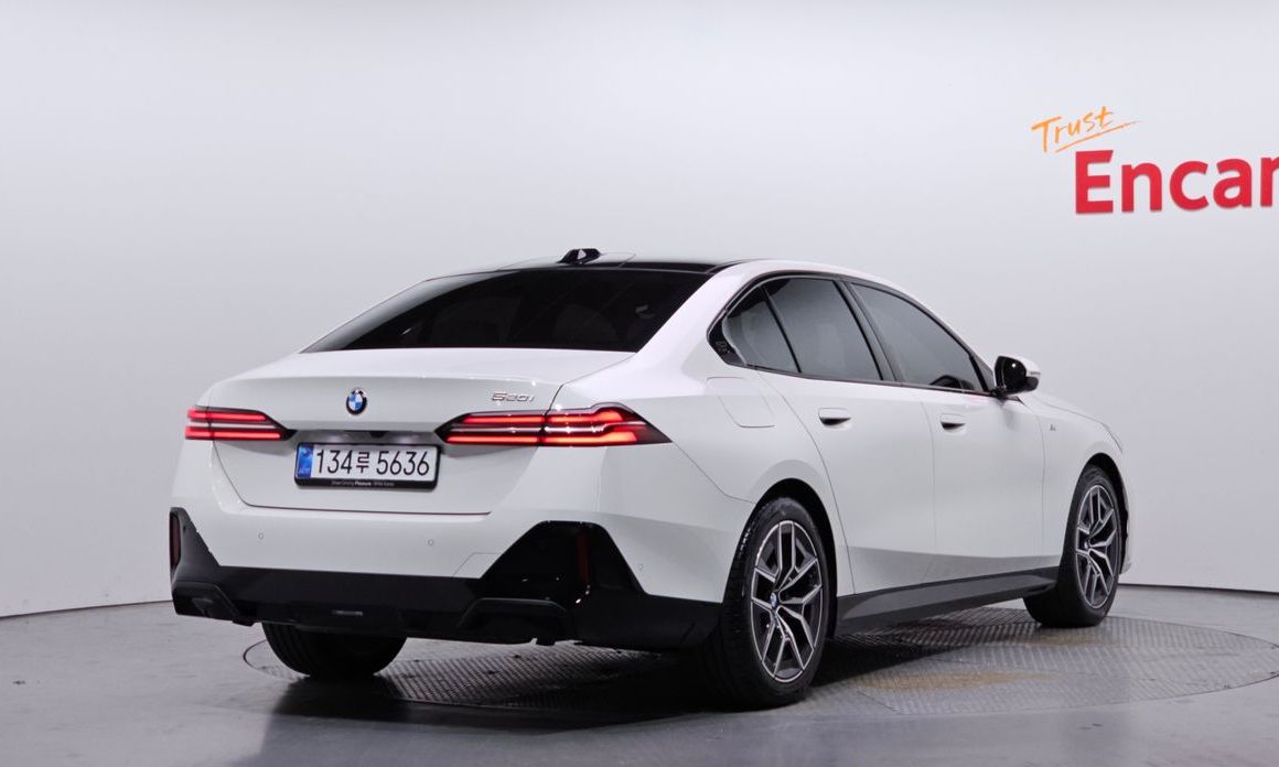 BMW 5-Series 520i M Sport, 2025