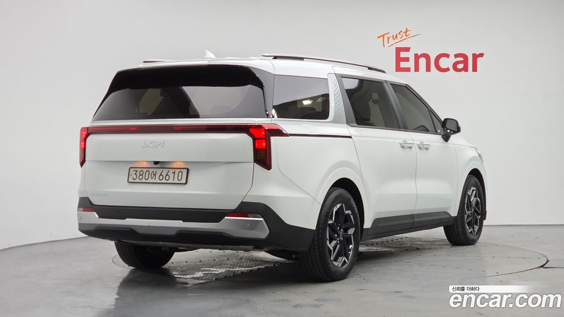 Kia Carnival 9-Seater Prestige, 2024