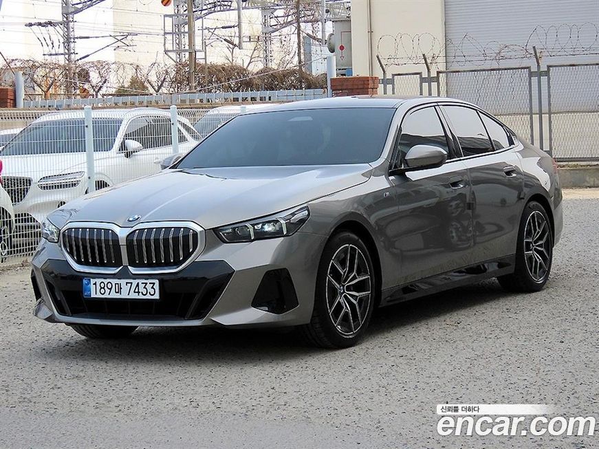 BMW 5-Series 520i M Sport, 2025