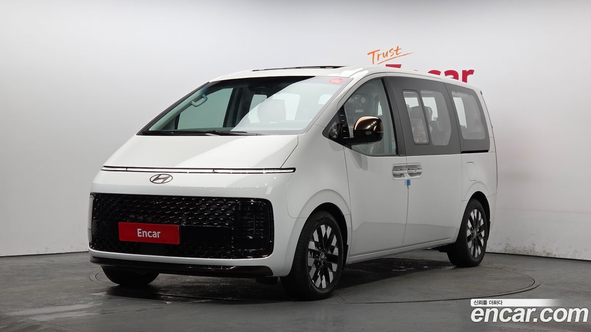 Hyundai Staria 4WD Lounge 9-Seater, 2025