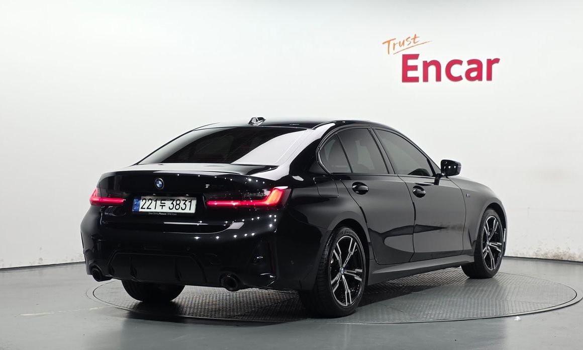 BMW 3-Series 320i M Sport, 2024