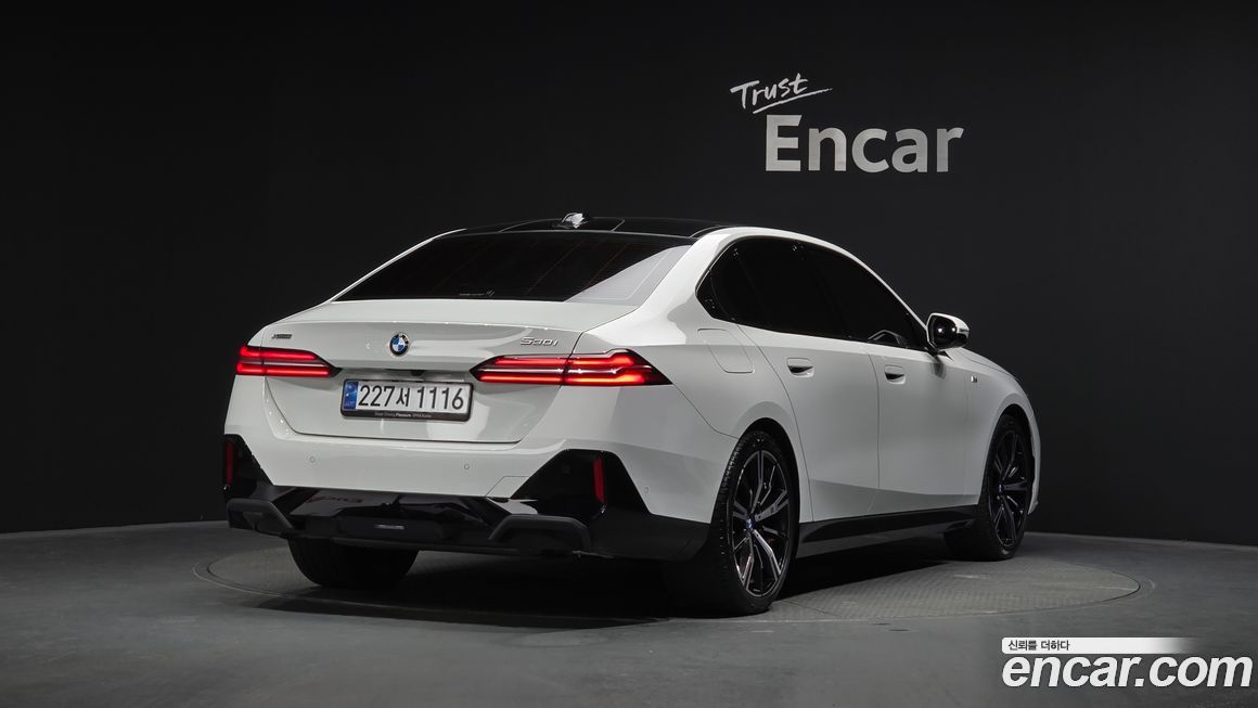 BMW 5-Series 530i xDrive M Sport, 2025