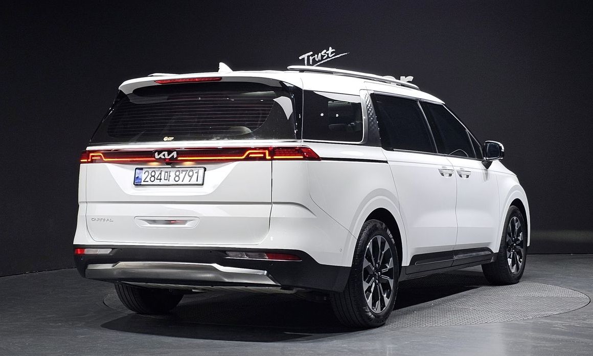 Kia Carnival 9-Seater Signature, 2023
