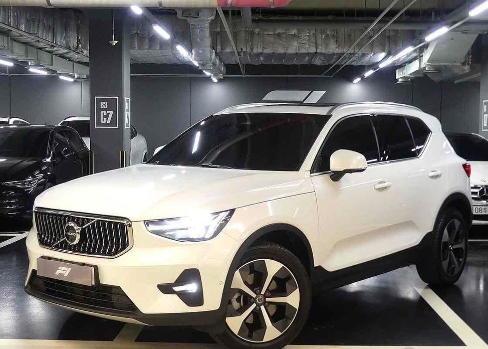 Volvo XC40 B4 Ultimate Bright, 2024