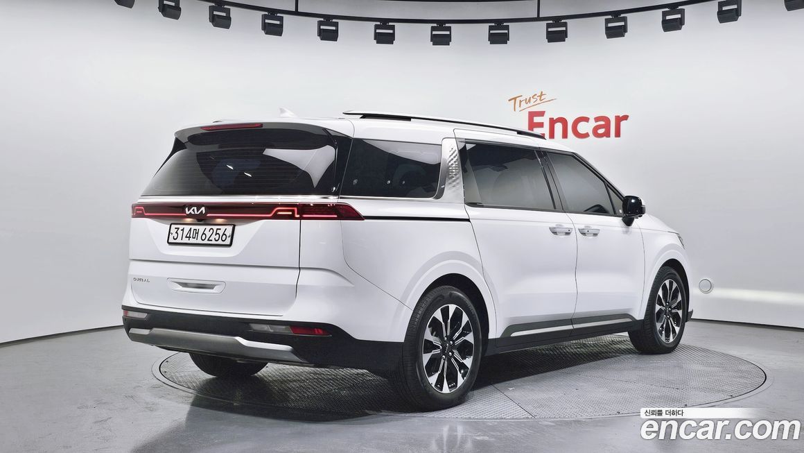 Kia Carnival 9-Seater Signature, 2023