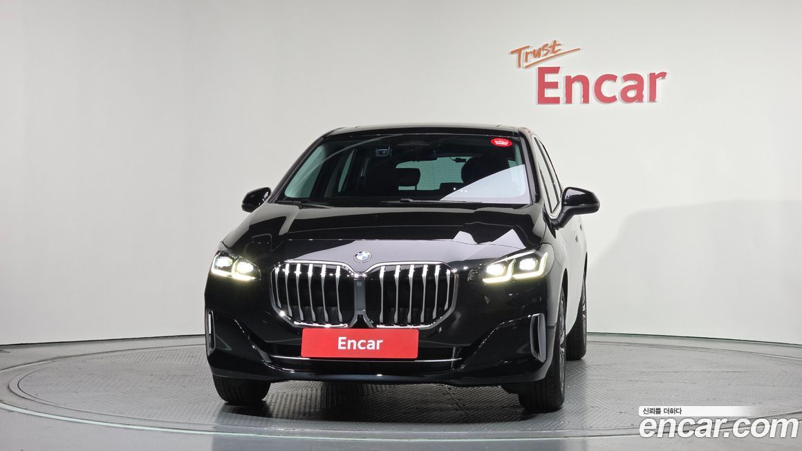 BMW 2-Series 220i Luxury, 2025