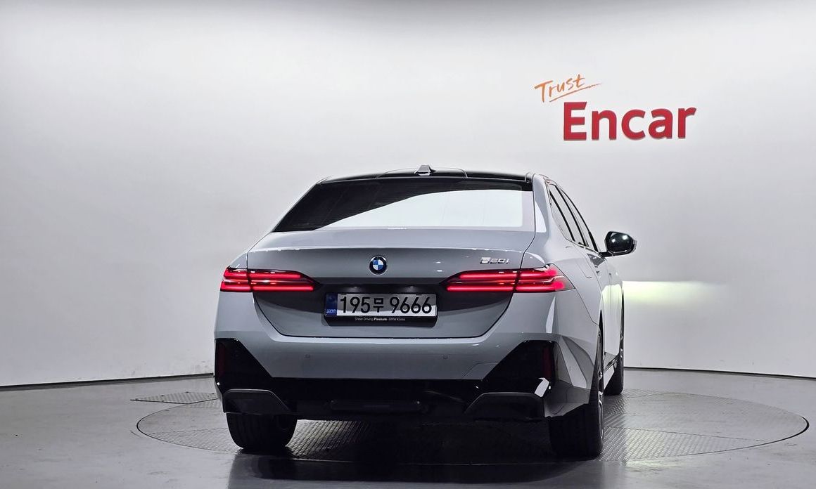 BMW 5-Series 520i M Sport, 2025