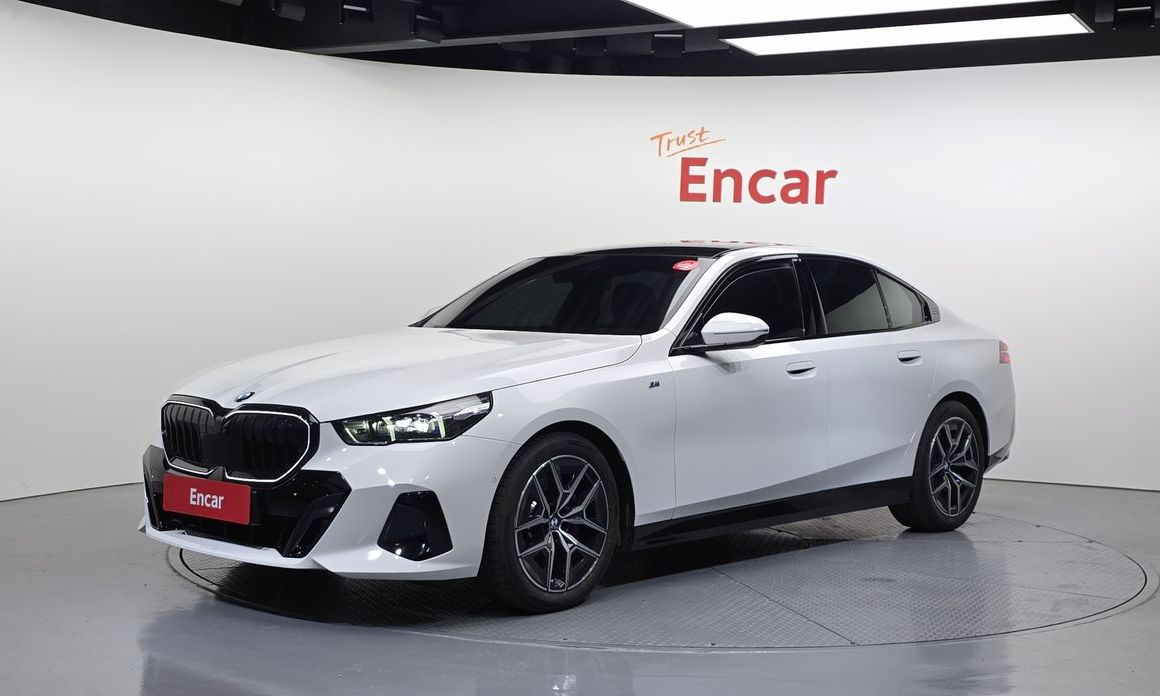 BMW 5-Series 520i M Sport, 2025