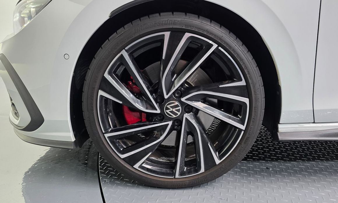 Volkswagen Golf 2.0 GTI, 2024