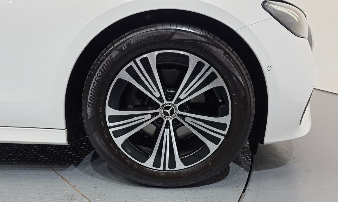 Mercedes-Benz E-Class E200 Avantgarde, 2024
