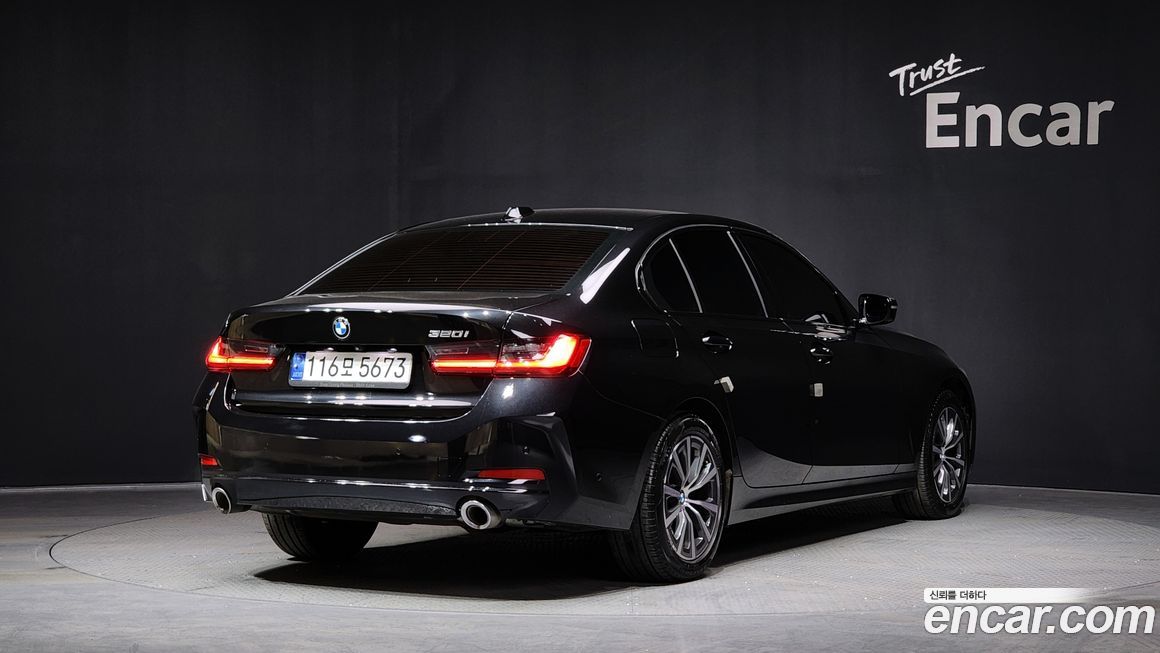 BMW 3-Series 320i, 2023