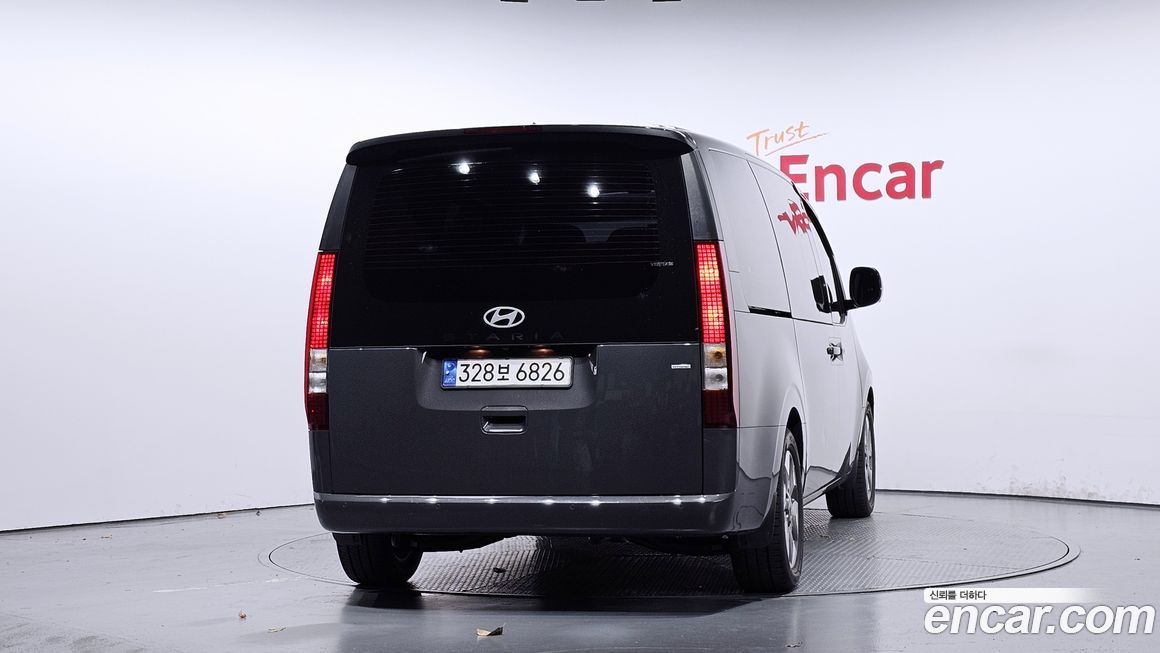 Hyundai Staria 4WD Tourer 9-Seater, 2025