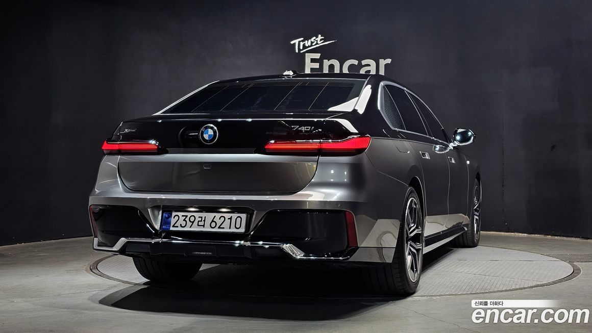 BMW 7-Series 740i xDrive M Sport, 2025