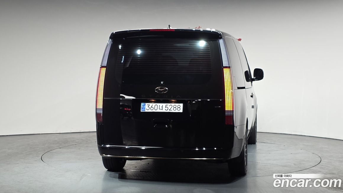 Hyundai Staria 4WD Lounge 9-Seater, 2024