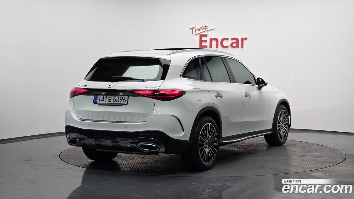 Mercedes-Benz GLC-Class GLC300 4MATIC AMG Line, 2025