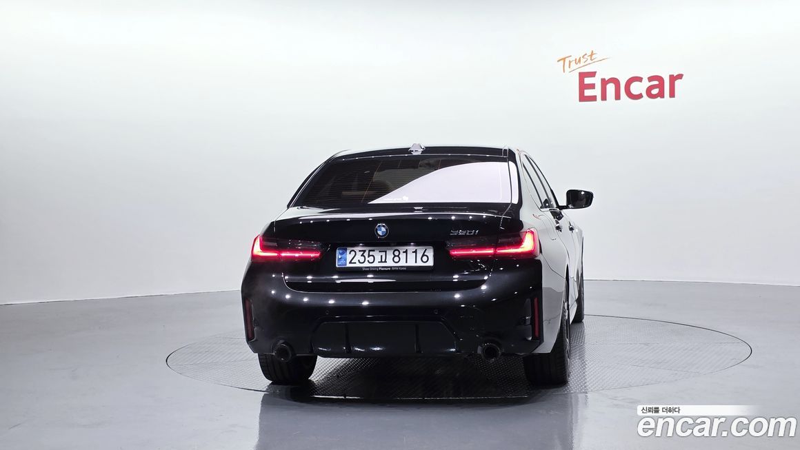 BMW 3-Series 320i M Sport, 2024