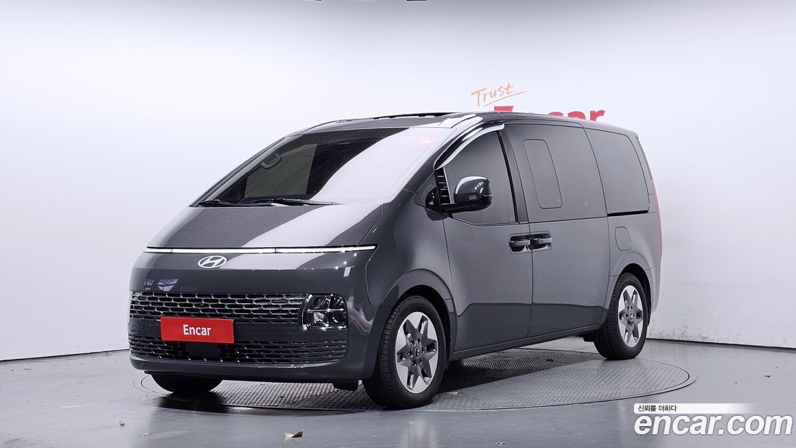 Hyundai Staria 4WD Tourer 9-Seater, 2025