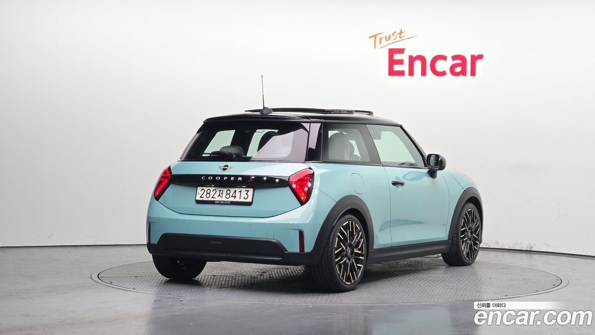 Mini Cooper Favoured, 2025