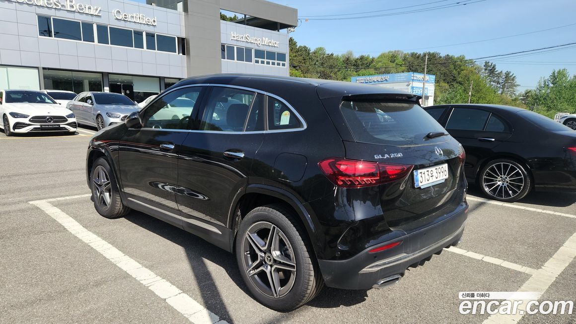 Mercedes-Benz GLA-Class GLA250 4MATIC, 2026
