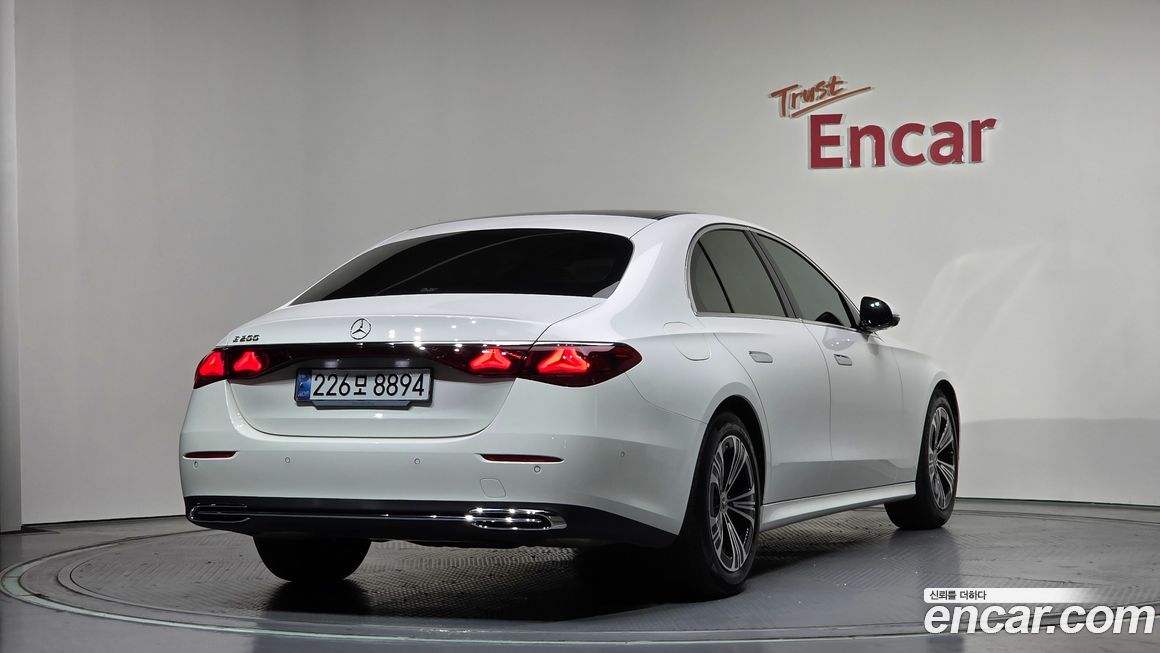 Mercedes-Benz E-Class E200 Avantgarde, 2025