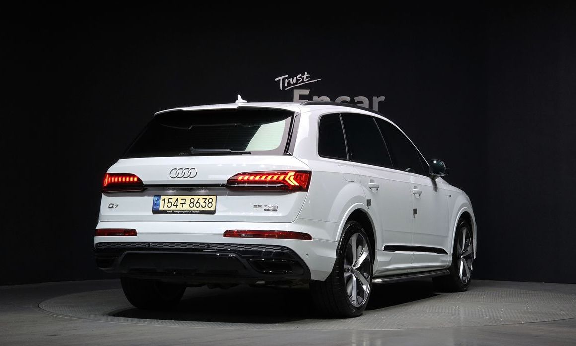 Audi Q7 55 TFSI Quattro Premium, 2023