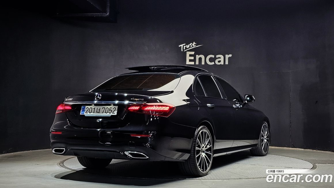 Mercedes-Benz E-Class E350 4MATIC AMG Line, 2023