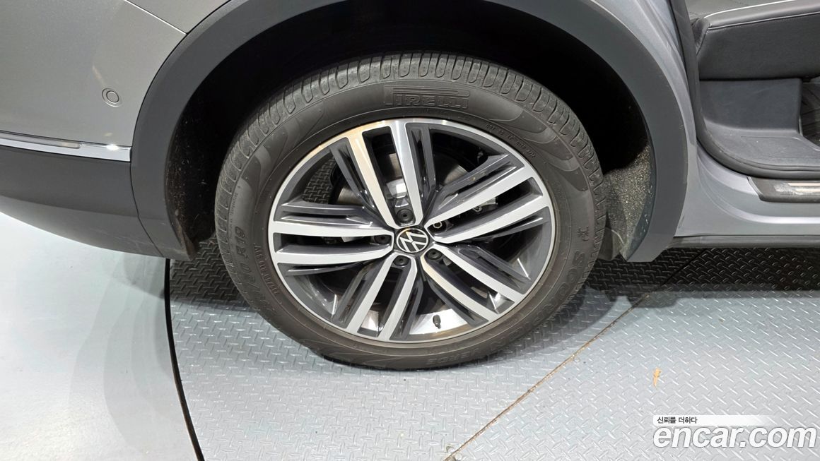 Volkswagen Tiguan 2.0 TSI Prestige, 2023