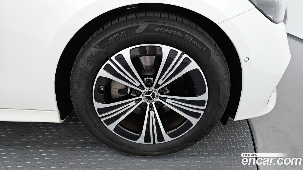 Mercedes-Benz E-Class E200 Avantgarde, 2025