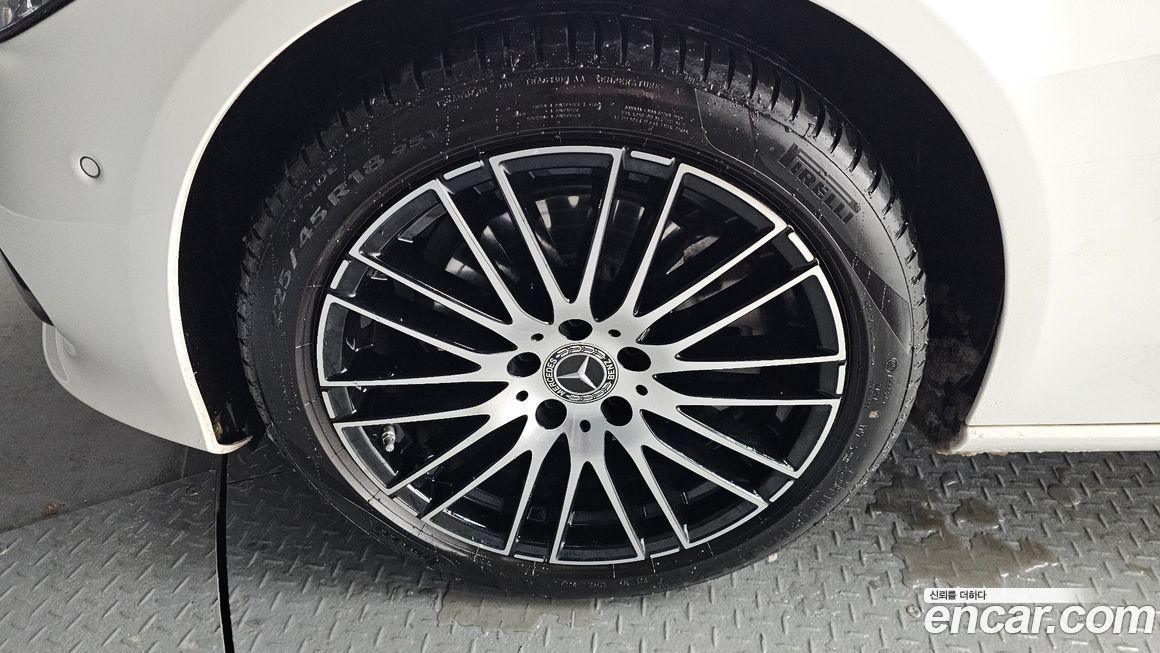 Mercedes-Benz C-Class C200 Avantgarde, 2024