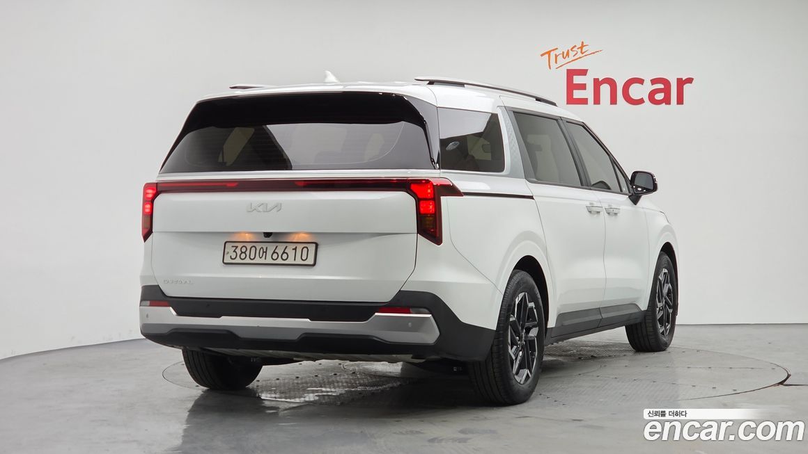 Kia Carnival 9-Seater Prestige, 2024
