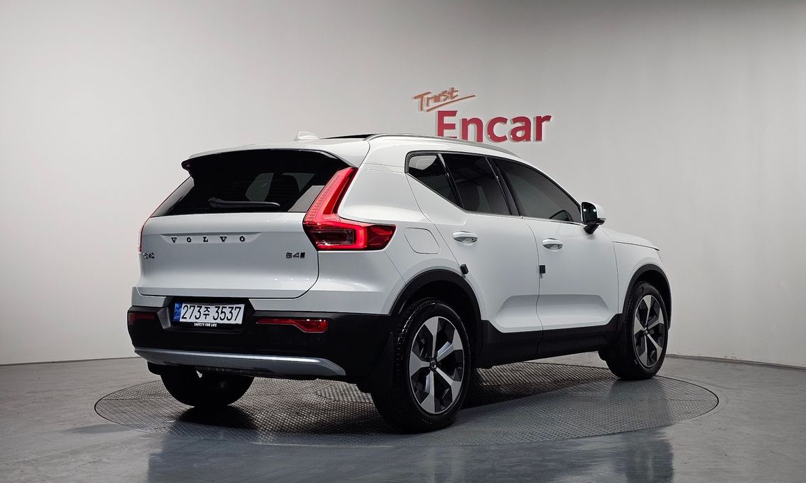 Volvo XC40 B4 Ultra Bright, 2025
