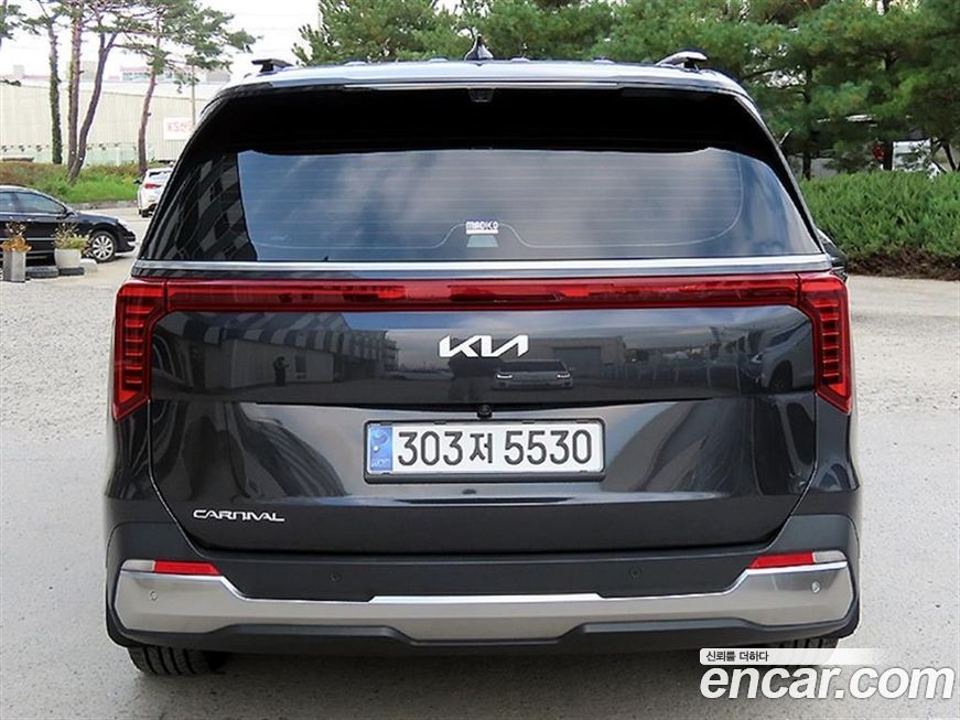 Kia Carnival 7-Seater Signature, 2024