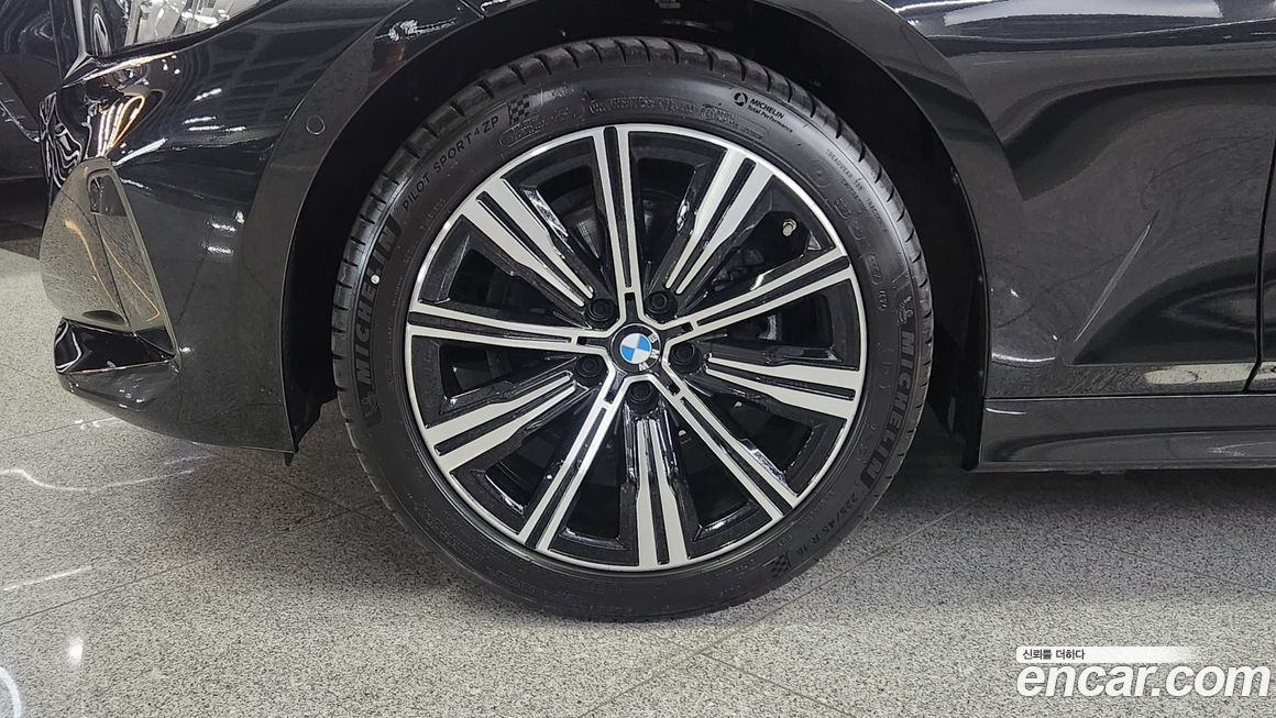 BMW 3-Series 320i, 2025