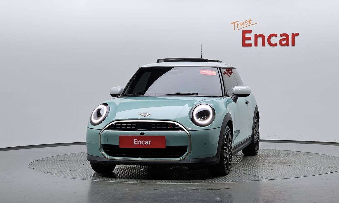 Mini Cooper Favoured, 2025