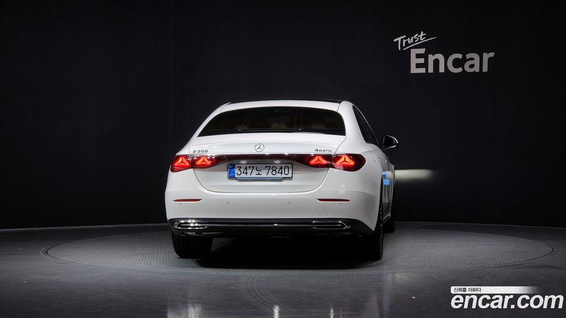 Mercedes-Benz E-Class E300 4MATIC Exclusive, 2026