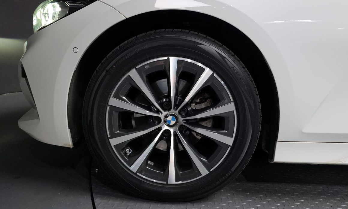 BMW 3-Series 320i, 2023