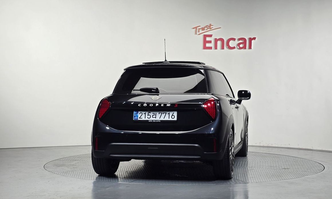 Mini Cooper Favoured, 2025