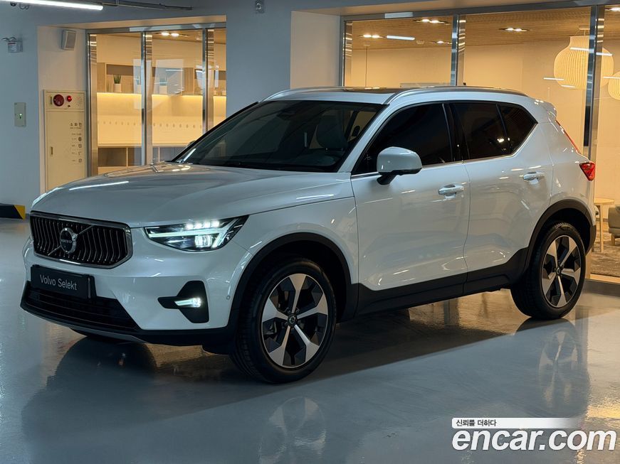 Volvo XC40 B4 Ultra Bright, 2025