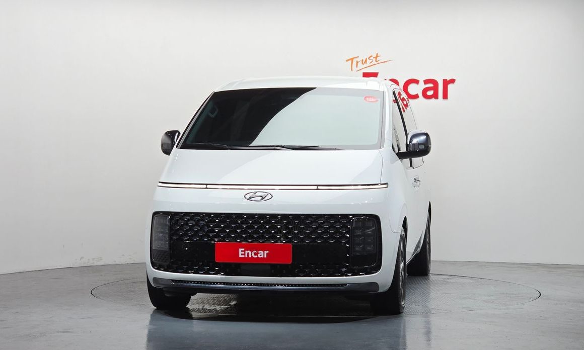Hyundai Staria 4WD Lounge 9-Seater, 2023