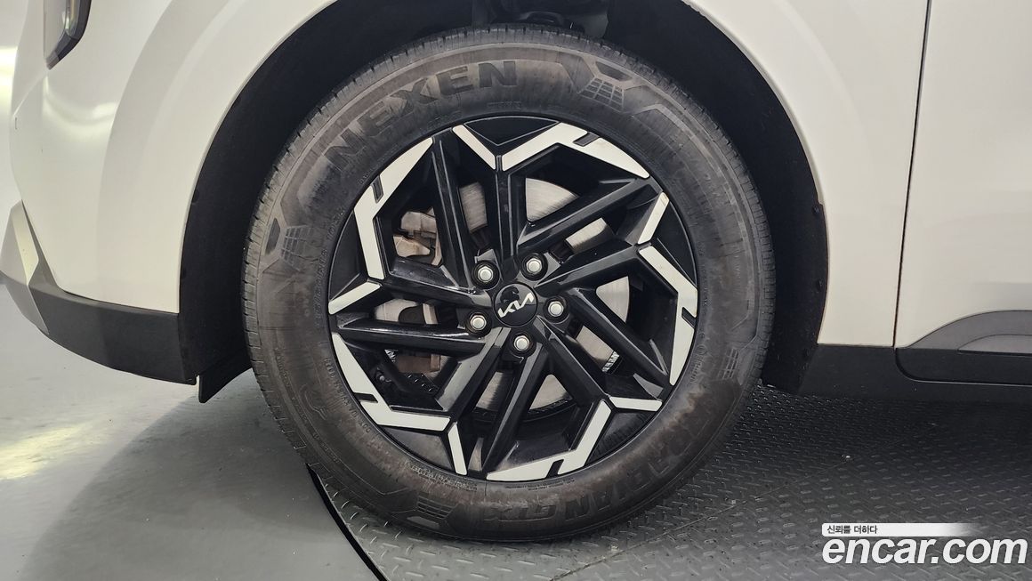 Kia Carnival 9-Seater Prestige, 2024