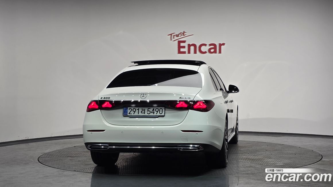 Mercedes-Benz E-Class E300 4MATIC Exclusive, 2025