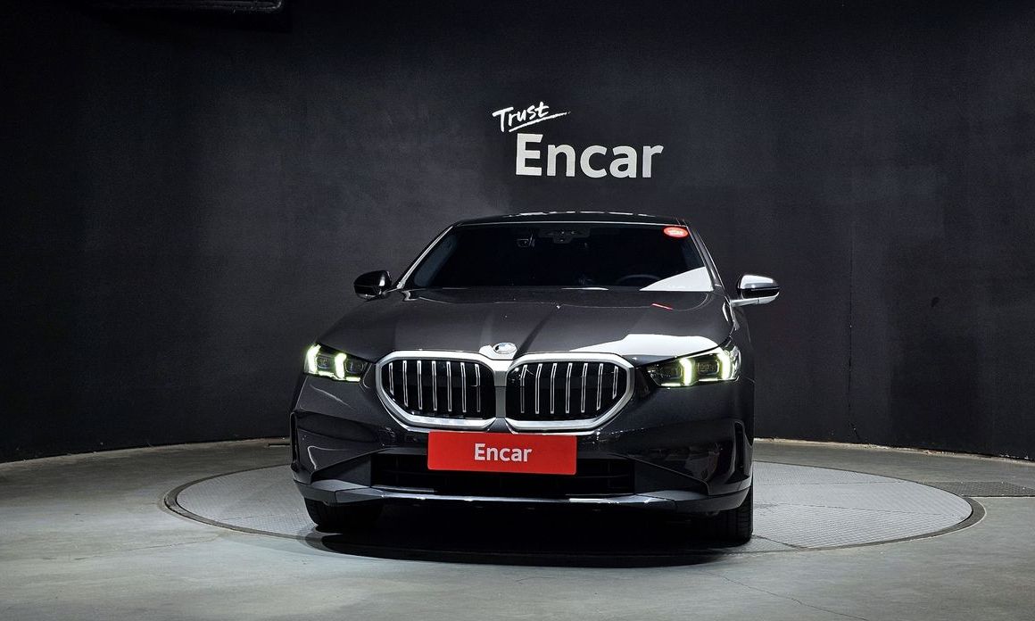 BMW 5-Series 523d, 2025