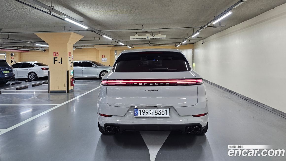 Porsche Cayenne 3.0, 2024