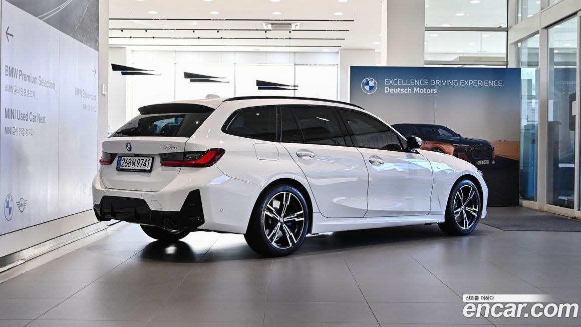 BMW 3-Series 320i Touring M Sports, 2025