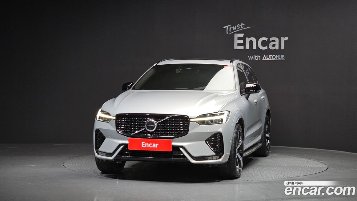 Volvo XC60 B6 R-Design, 2022