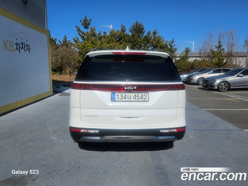 Kia Carnival 9-Seater Signature, 2023